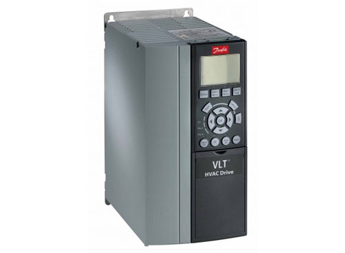 Danfoss Drives onthult de VLT® koelaandrijving FC 103 (134F7591): een baanbrekende innovatie voor compacte, energiezuinige koelsystemen.